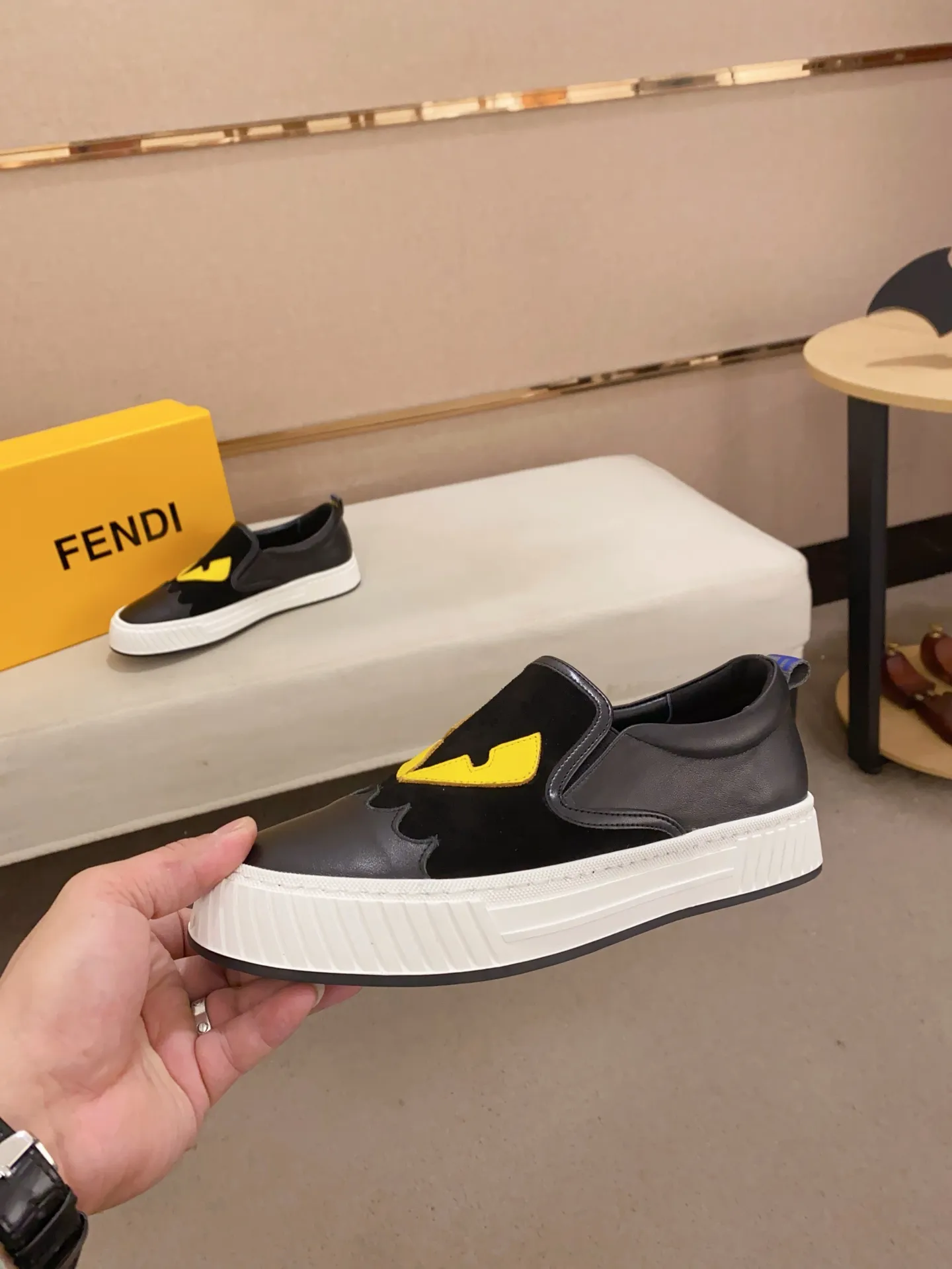 Men's shoes 💰 400💰 (fendi) New style 👊🏻 upper 🇮🇹 imported cowhide fabric 🇩🇪 lining imported sheepskin lining. The original outsole is molded to highlight the identity of every man, and the upper foot is elegant and stable🚶🏻🚶🏻The high-end custom counters reproduce the original version📯No matter the wind or rain, the shoe last remains unchanged and can withstand the verification of time🔍️,🔵 Size: 38-44
